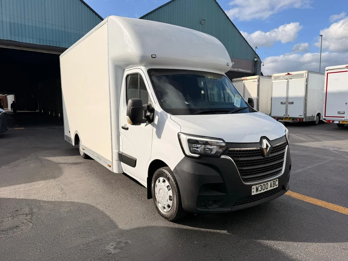 2021 Renault Master Luton Low Loader Van - Image 1