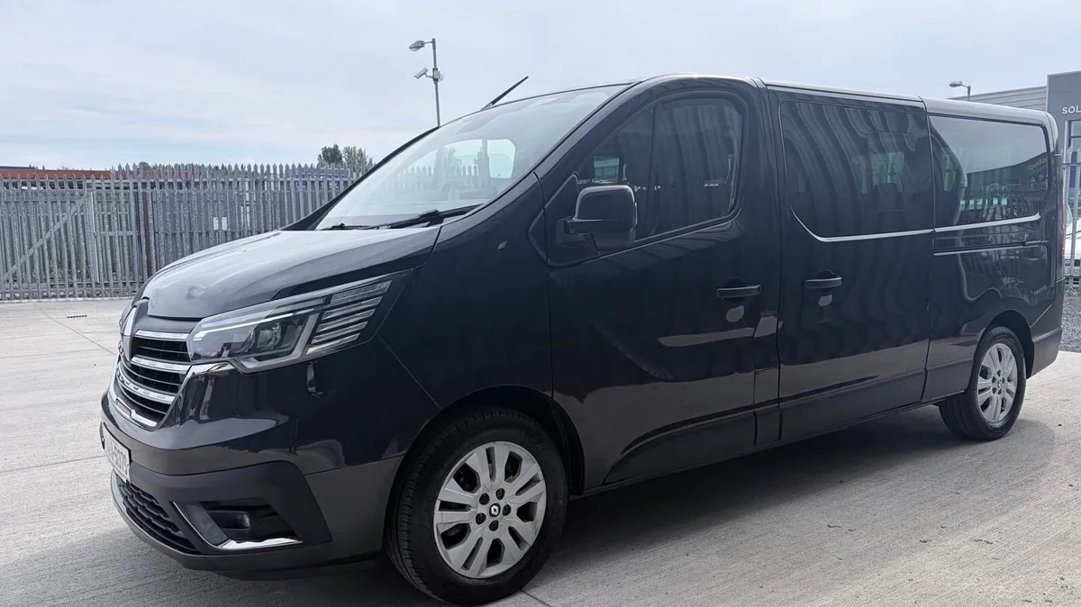2024 Renault Trafic 9 Seater Minibus – High Spec - Image 2