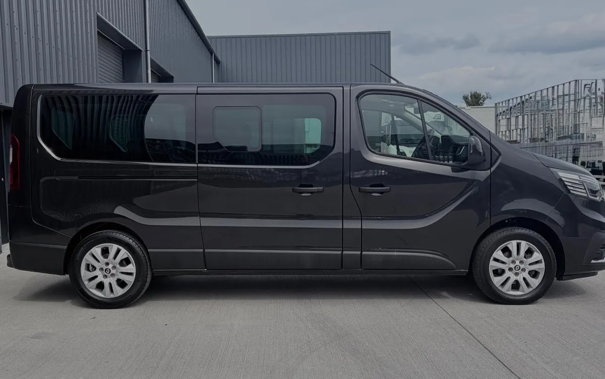 2024 Renault Trafic 9 Seater Minibus – High Spec - Image 4