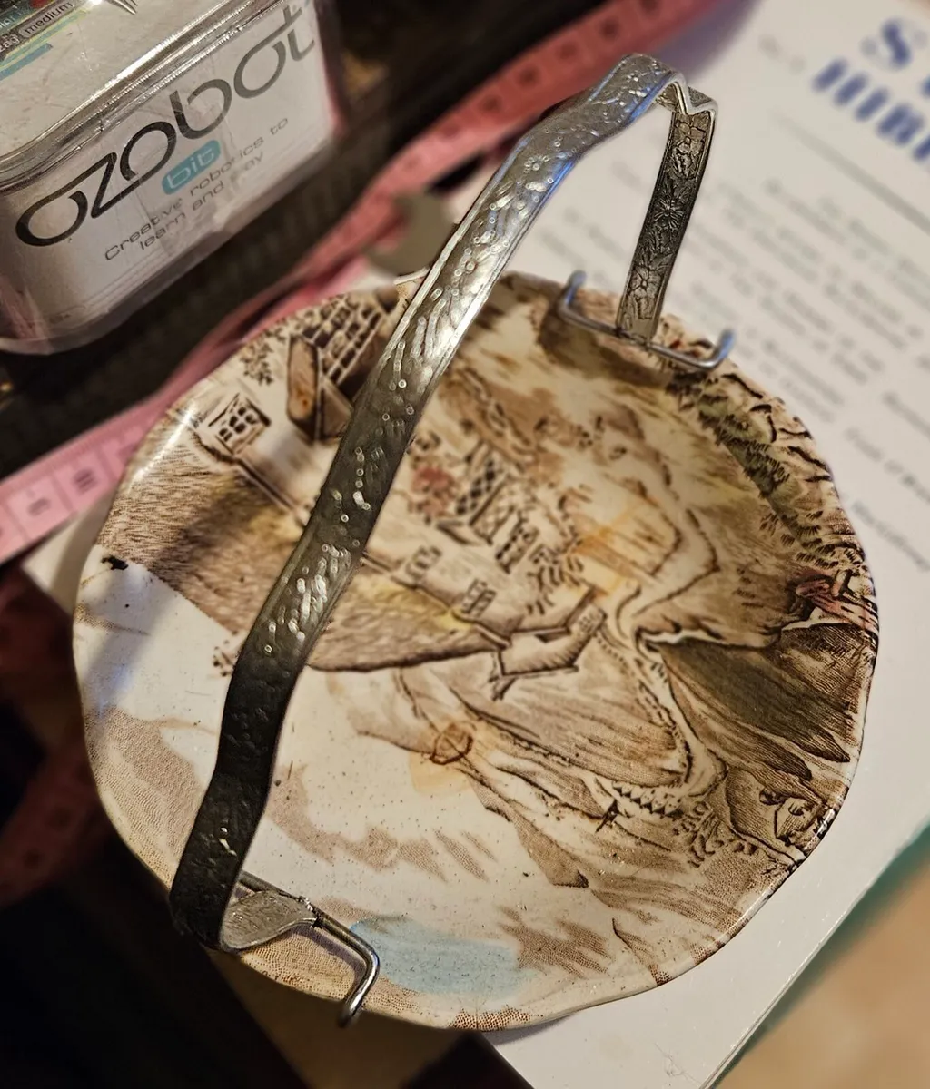 Small Handled Dish - Image 1