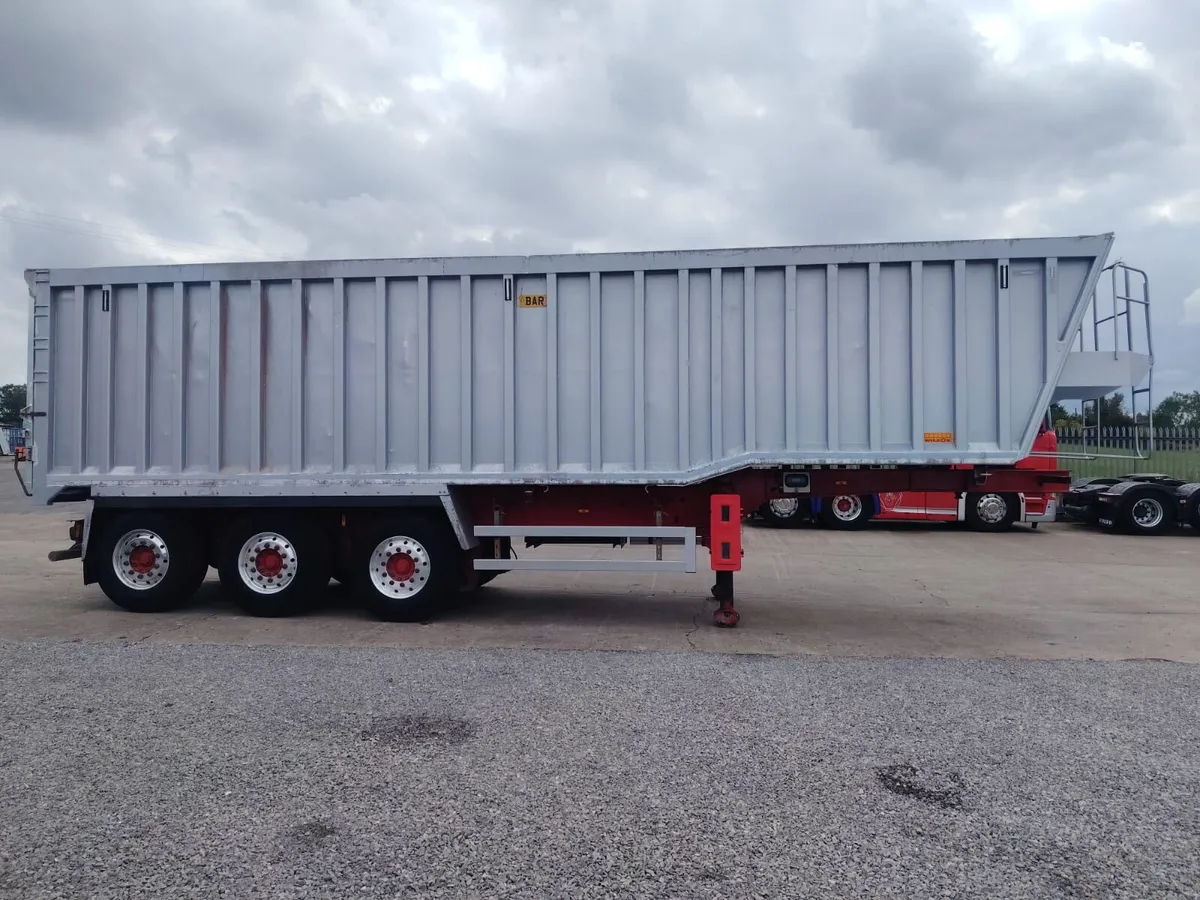 2017 Wilcox bulk tipping trailer Lift axle - Image 4