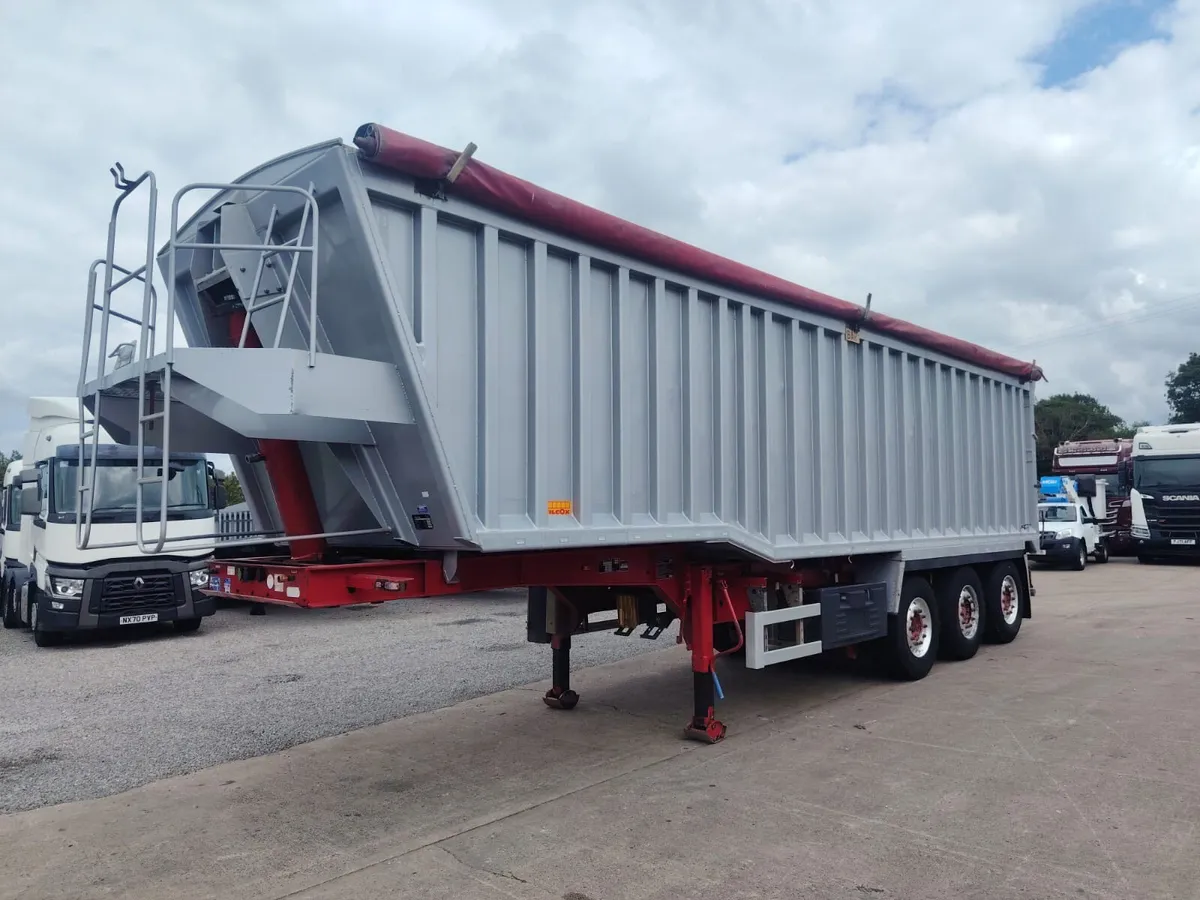 2017 Wilcox bulk tipping trailer Lift axle - Image 1