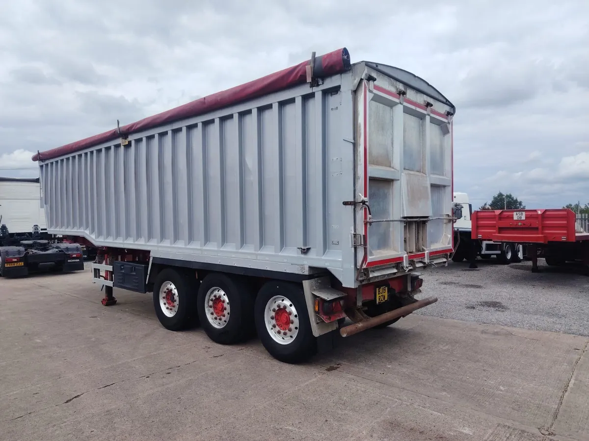 2017 Wilcox bulk tipping trailer Lift axle - Image 2