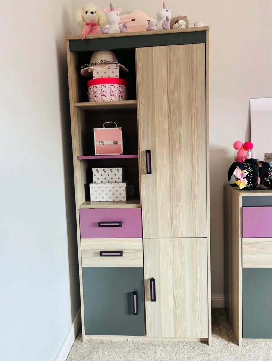 Wardrobe and Chest of Drawer Set - Image 3