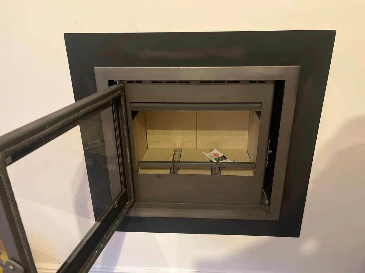 Henley Alvor 600 10kW Inset Stove - Never Used - Image 2