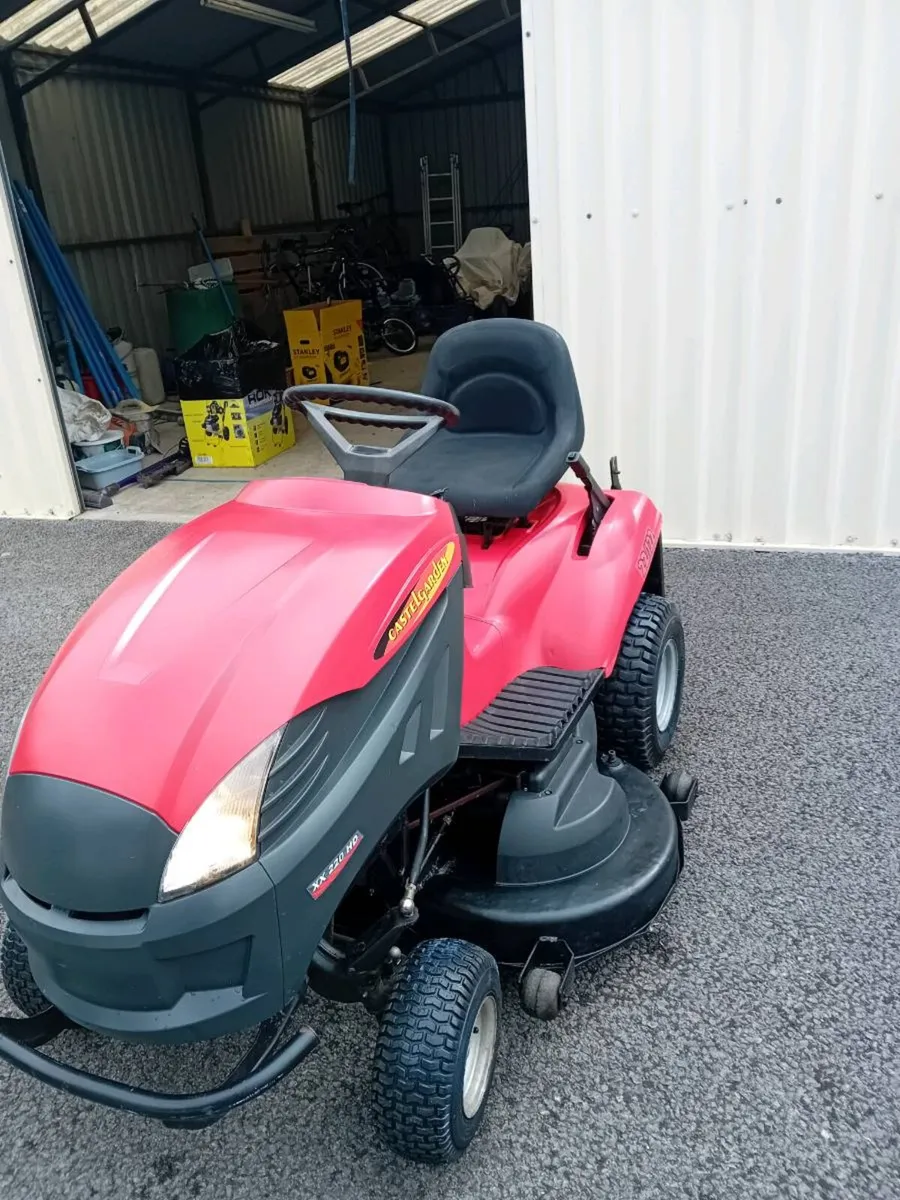 Ride on lawnmower - Image 1