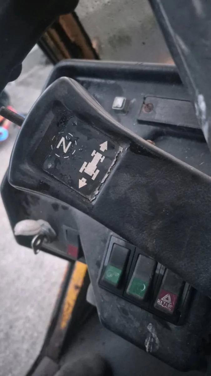 Massey ferguson 25 loader - Image 3
