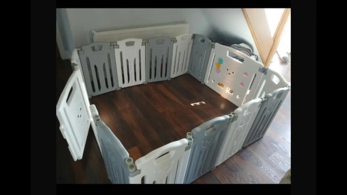 Play pen - Image 1
