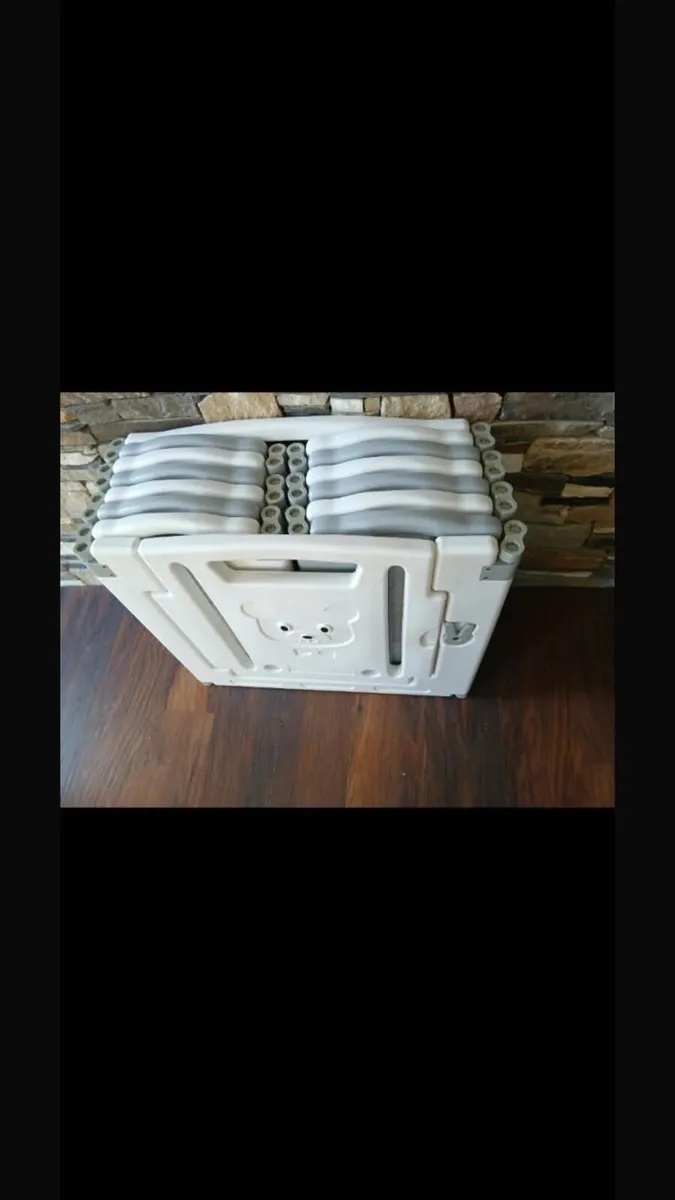 Play pen - Image 3