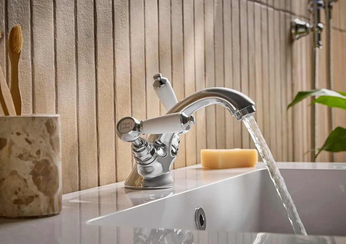 Traditional Bathroom Taps Chrome Basin Mixer Tap - Image 2
