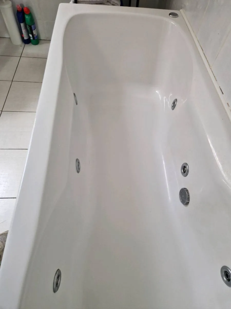 Jacuzzi Bath - Image 2