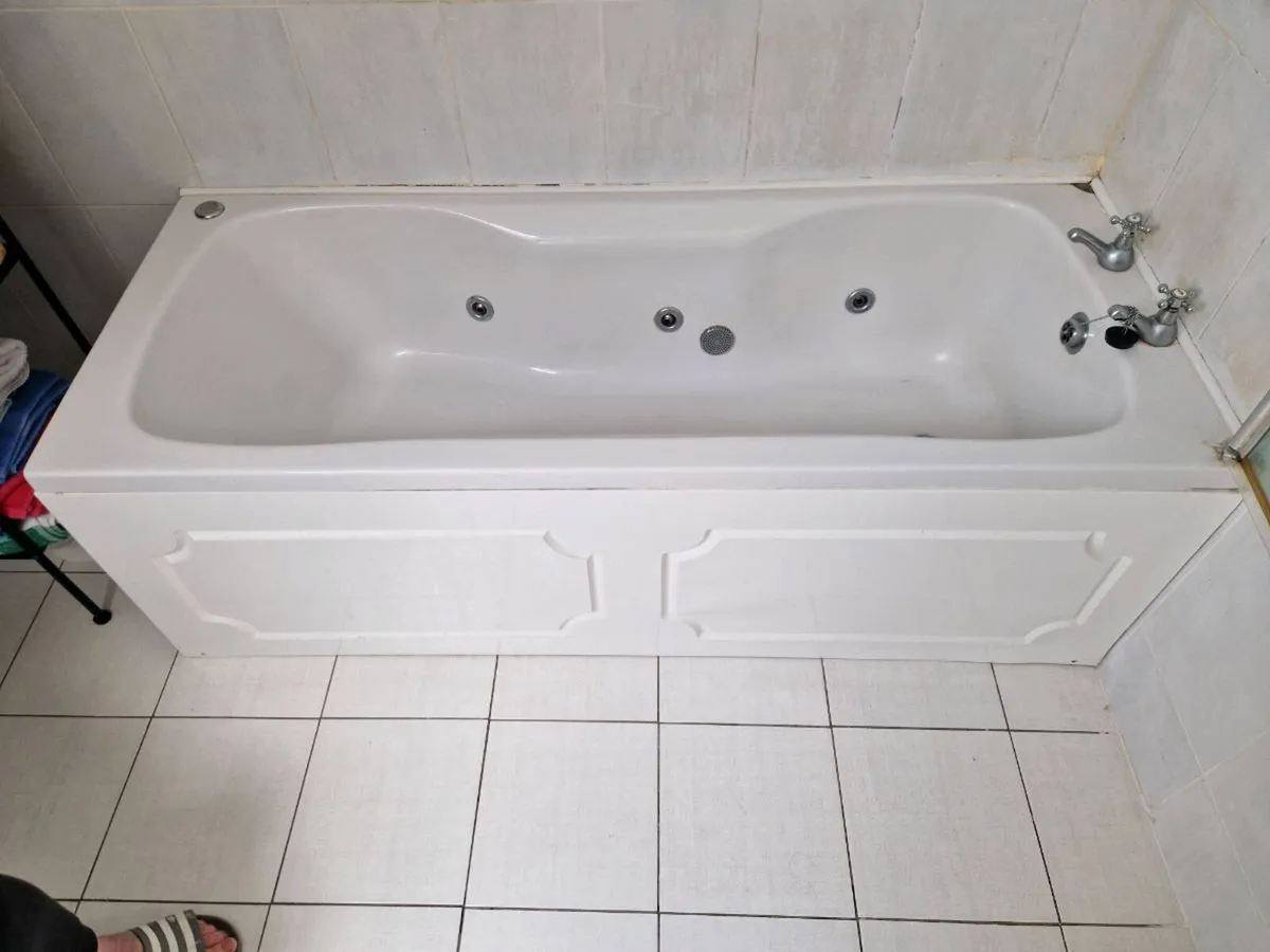 Jacuzzi Bath - Image 1