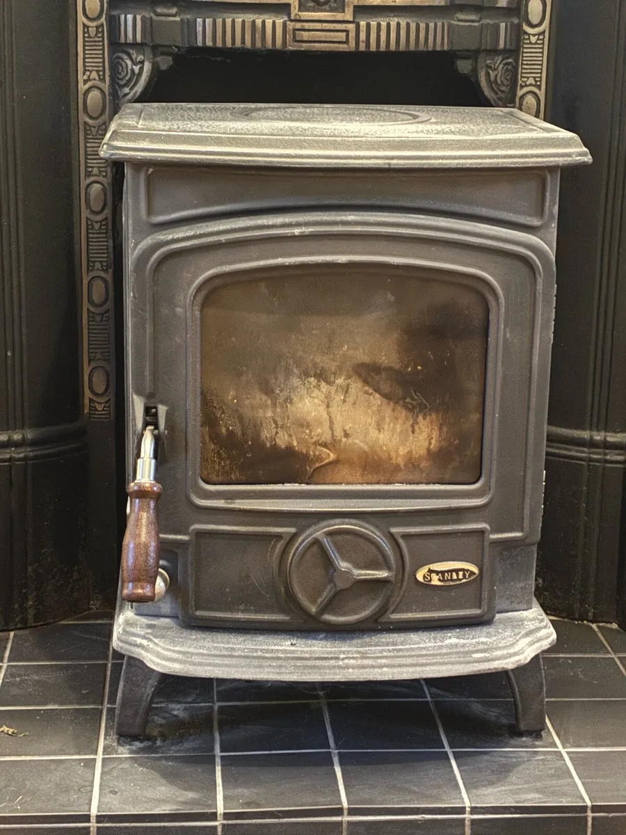 Fire place and stove - Image 2