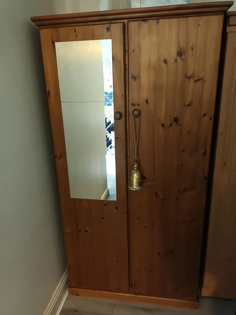 wardrobe - Image 1