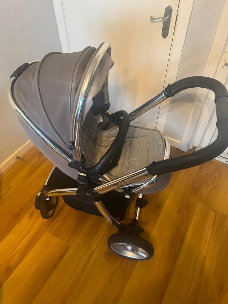 Egg Stroller, Bassinet and Car Seat - Image 2