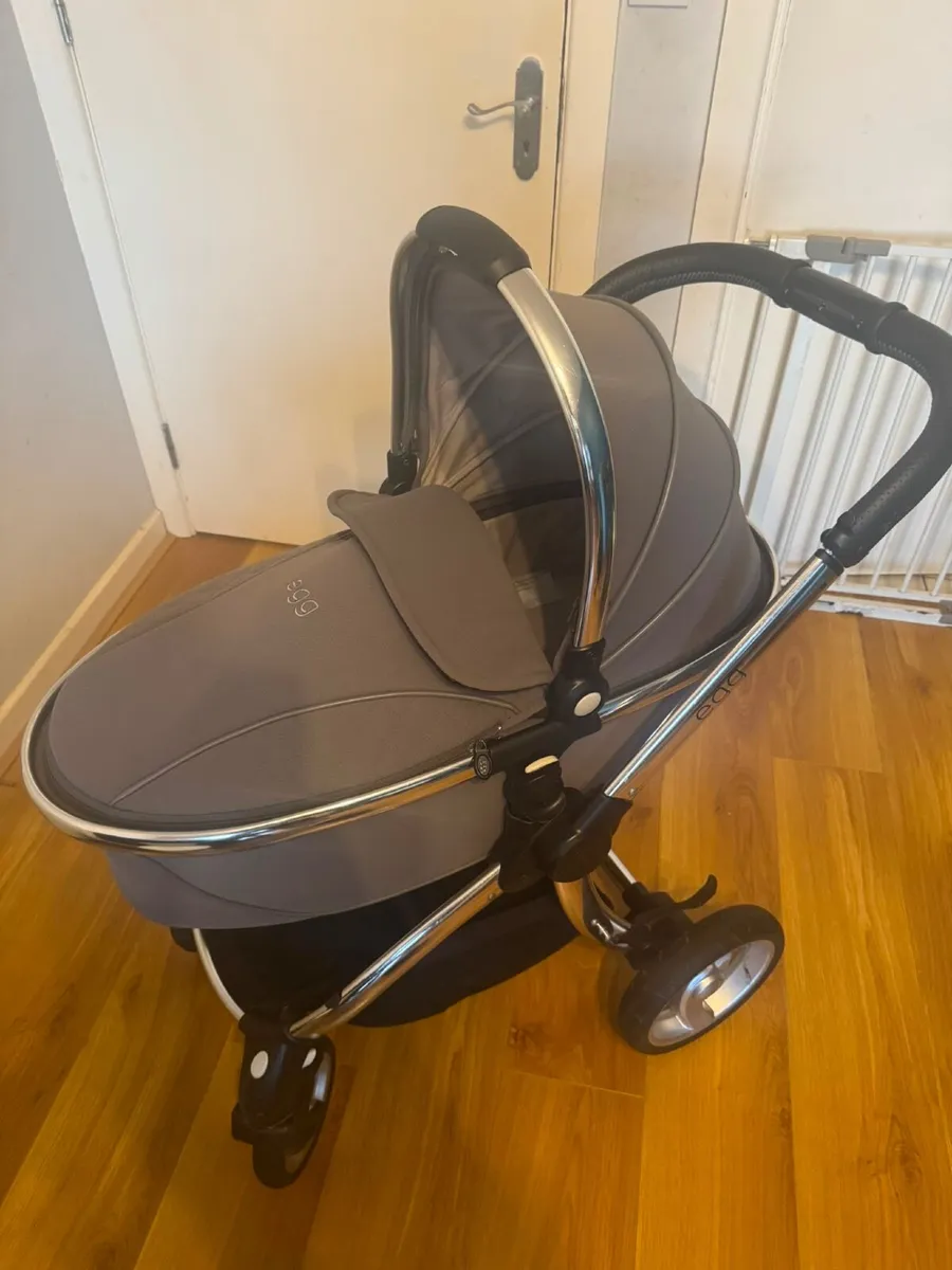 Egg Stroller, Bassinet and Car Seat - Image 3