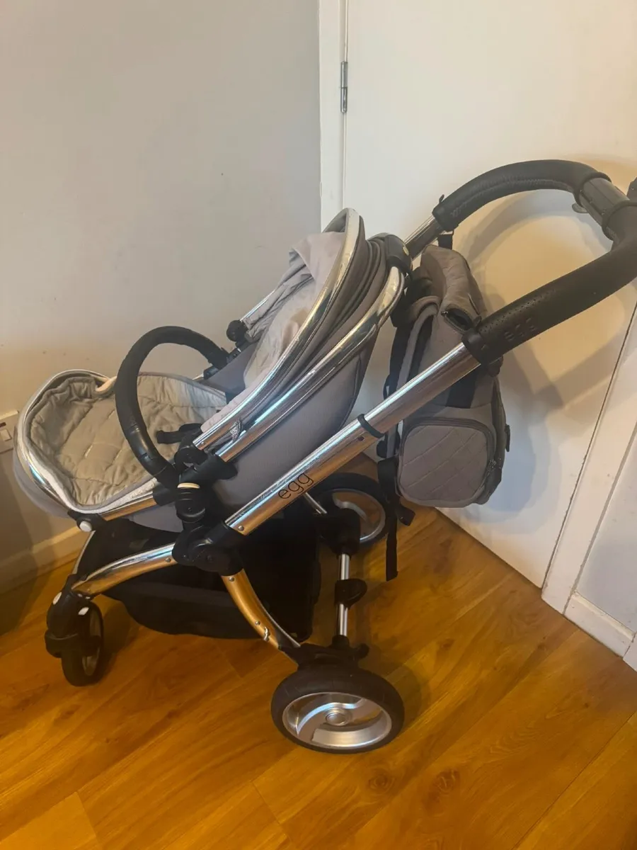 Egg Stroller, Bassinet and Car Seat - Image 4