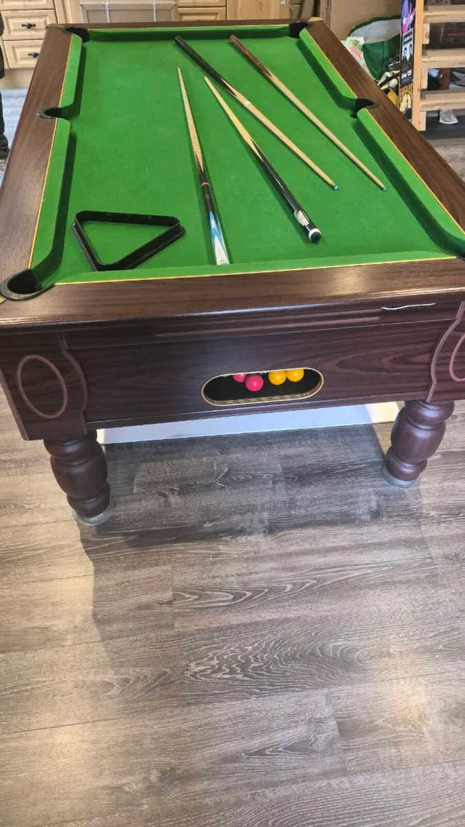 Pool table - Image 1