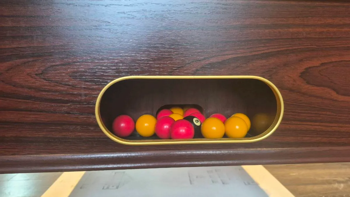 Pool table - Image 2