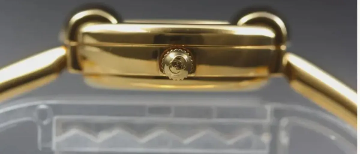 GUCCI  Ladies Gold Bracelet Watch - Image 4