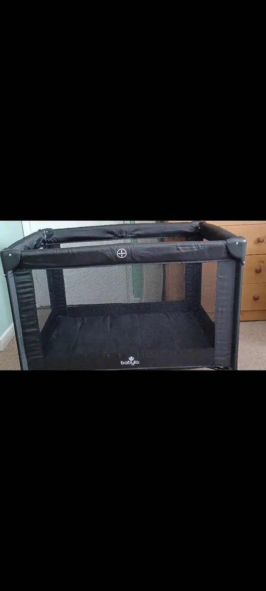Travel cot - Image 1