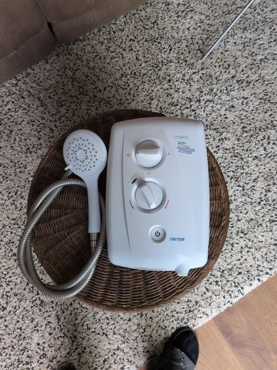 electric shower - Image 1