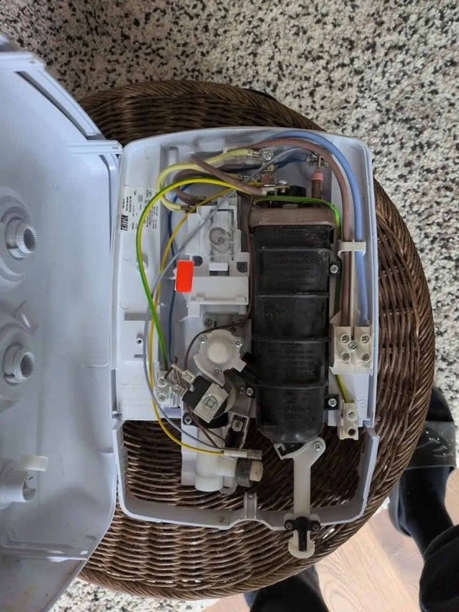 electric shower - Image 3
