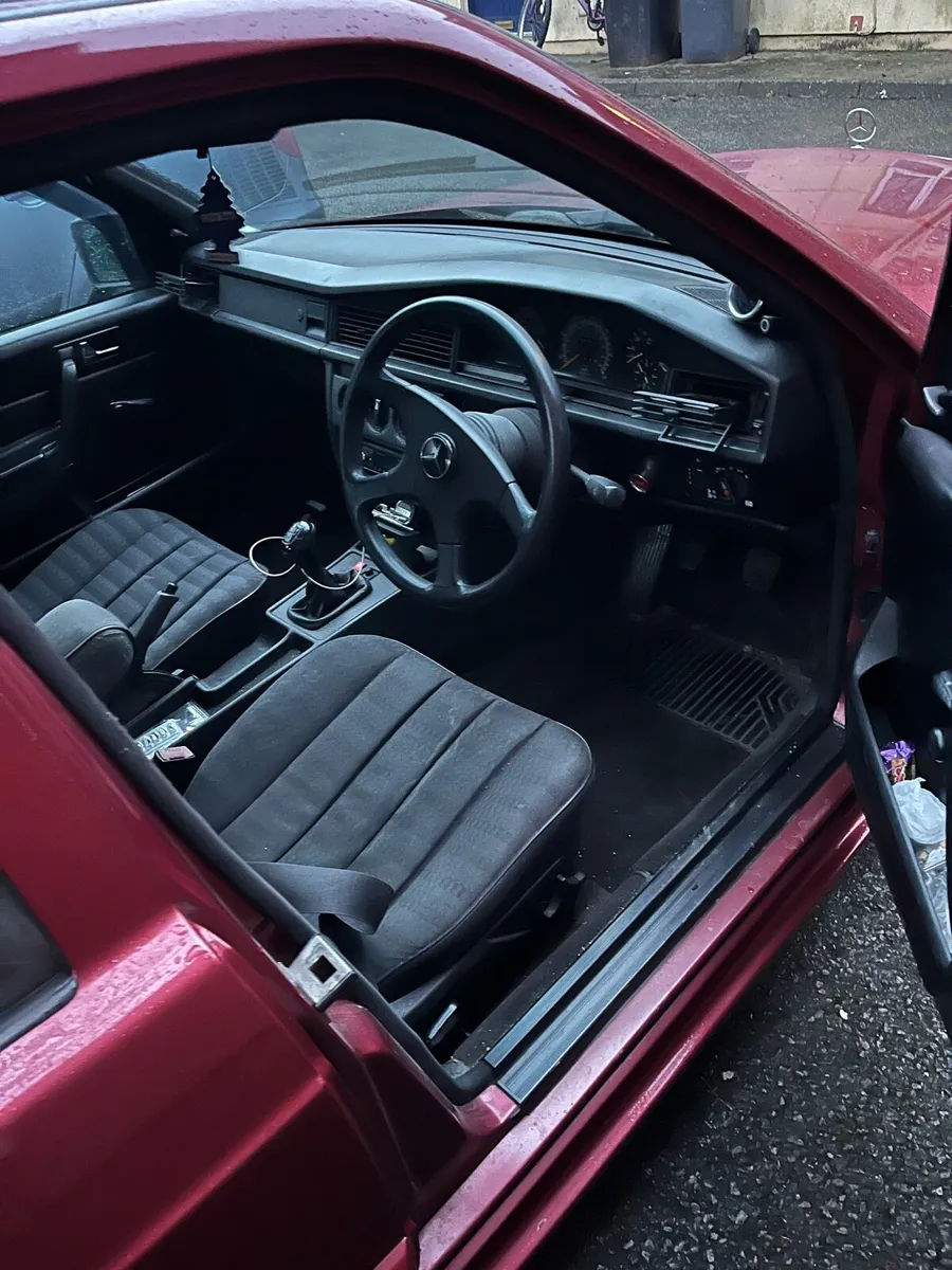 Mercedes 190e - Image 4