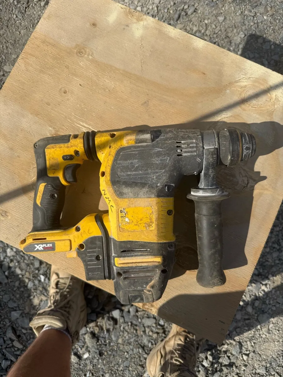 Dewalt 54V heavy duty hammer drill DCH333NT - Image 2