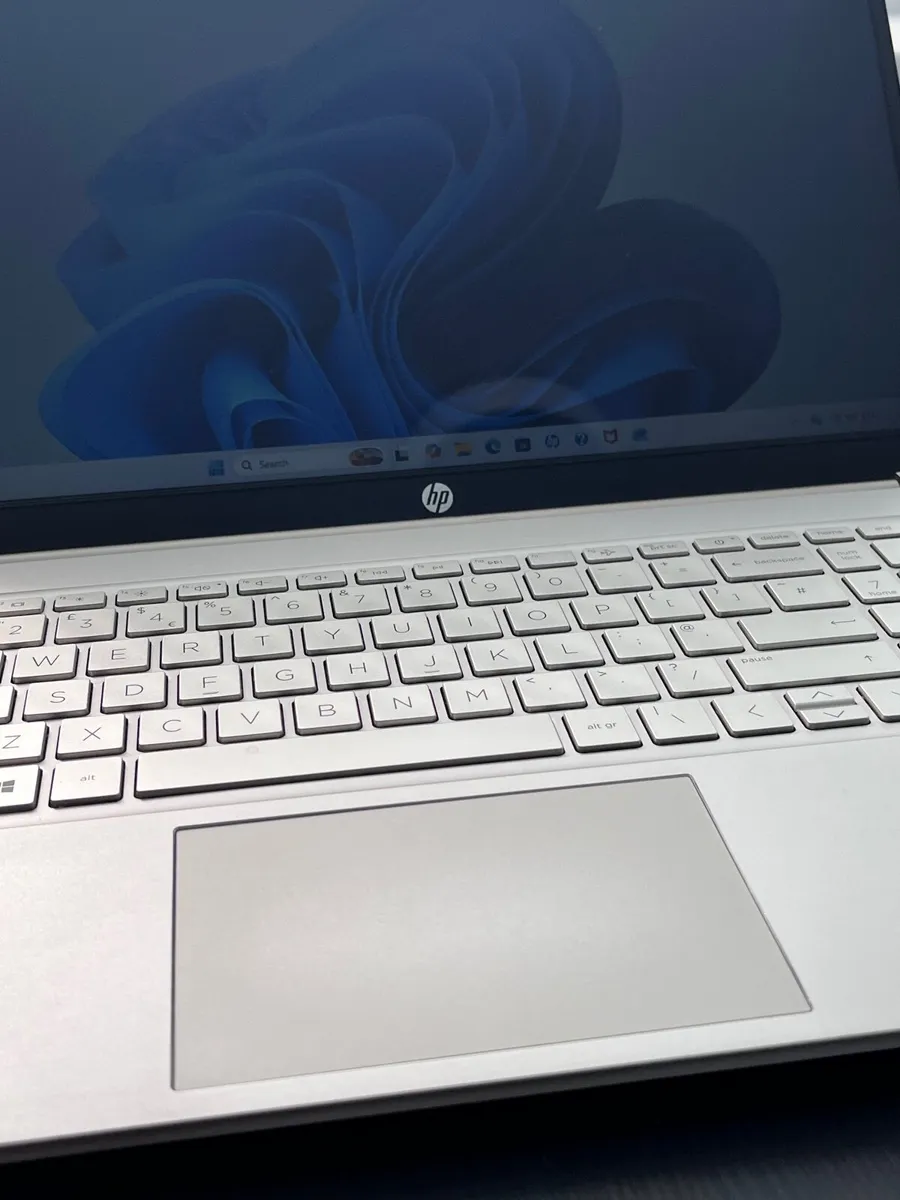 Laptop - Image 1