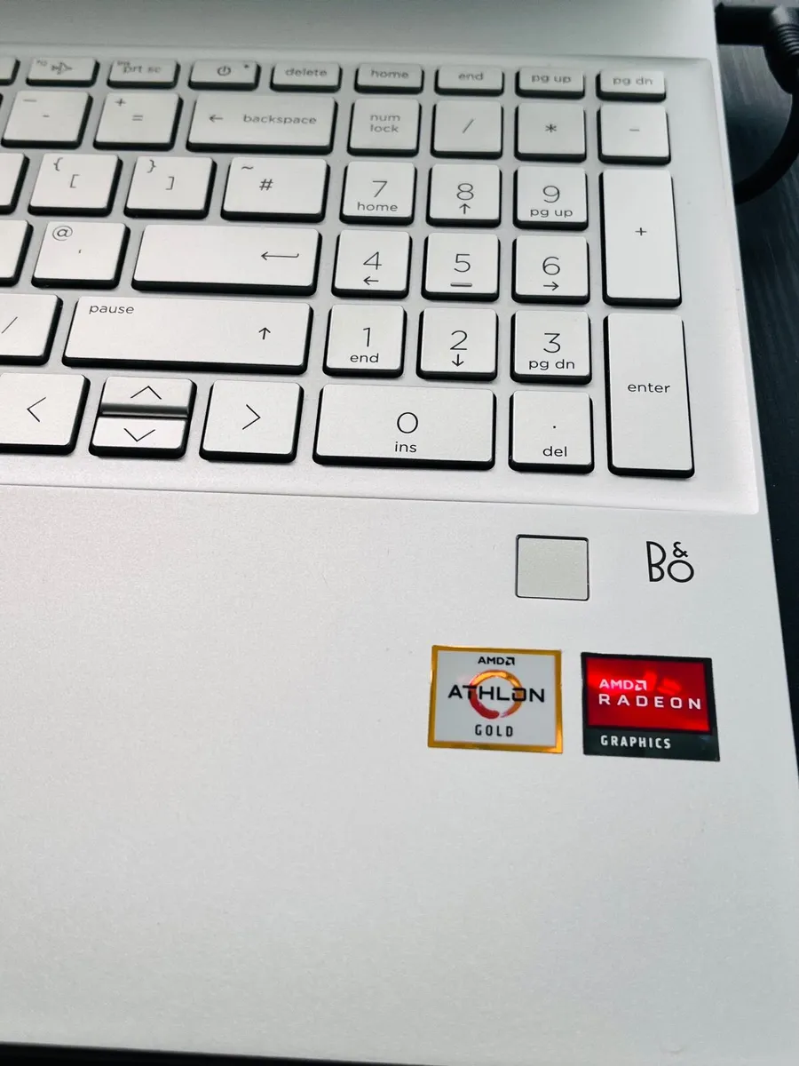 Laptop - Image 4