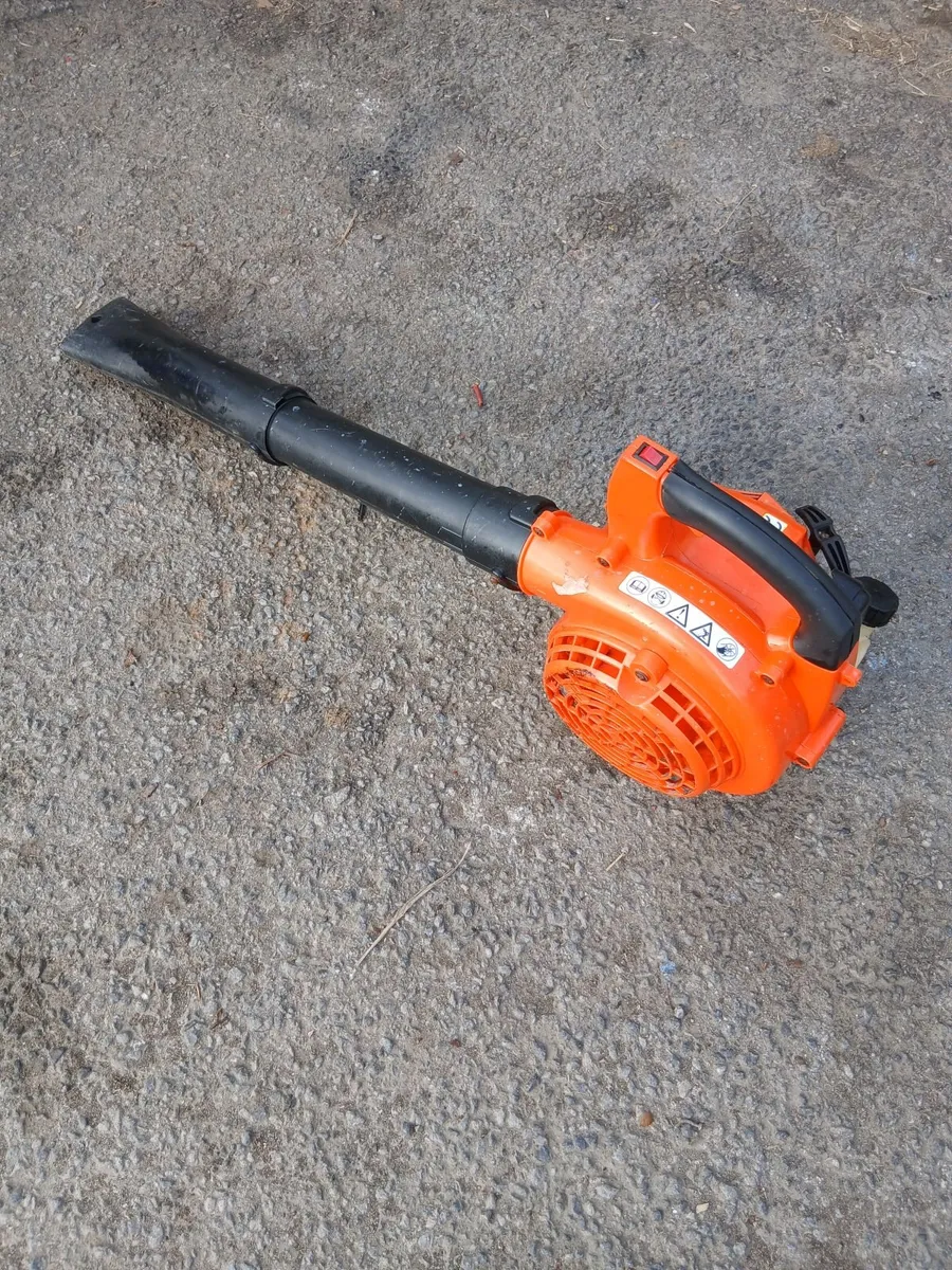 Leaf blower petrol read about add priced - Image 1