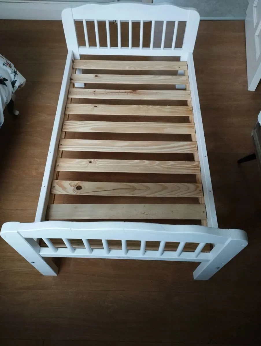 Toddler bed