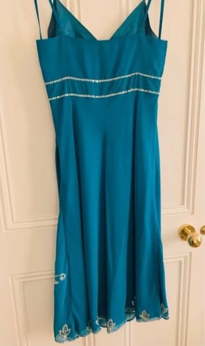 Stunning Ladies Teal Occasion Dress: Size 10 - Image 4