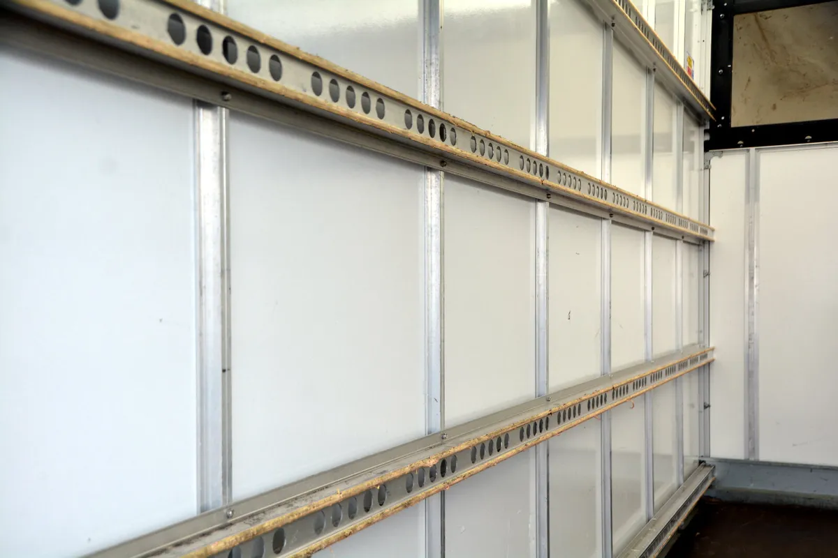 Mercedes-Benz Sprinter Luton Box & Tail Lift - Image 3