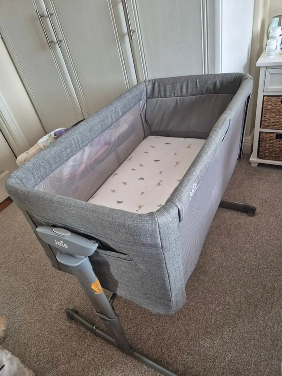 Joie Roomie Co-Sleeper Crib  Excellent Condition - Image 2