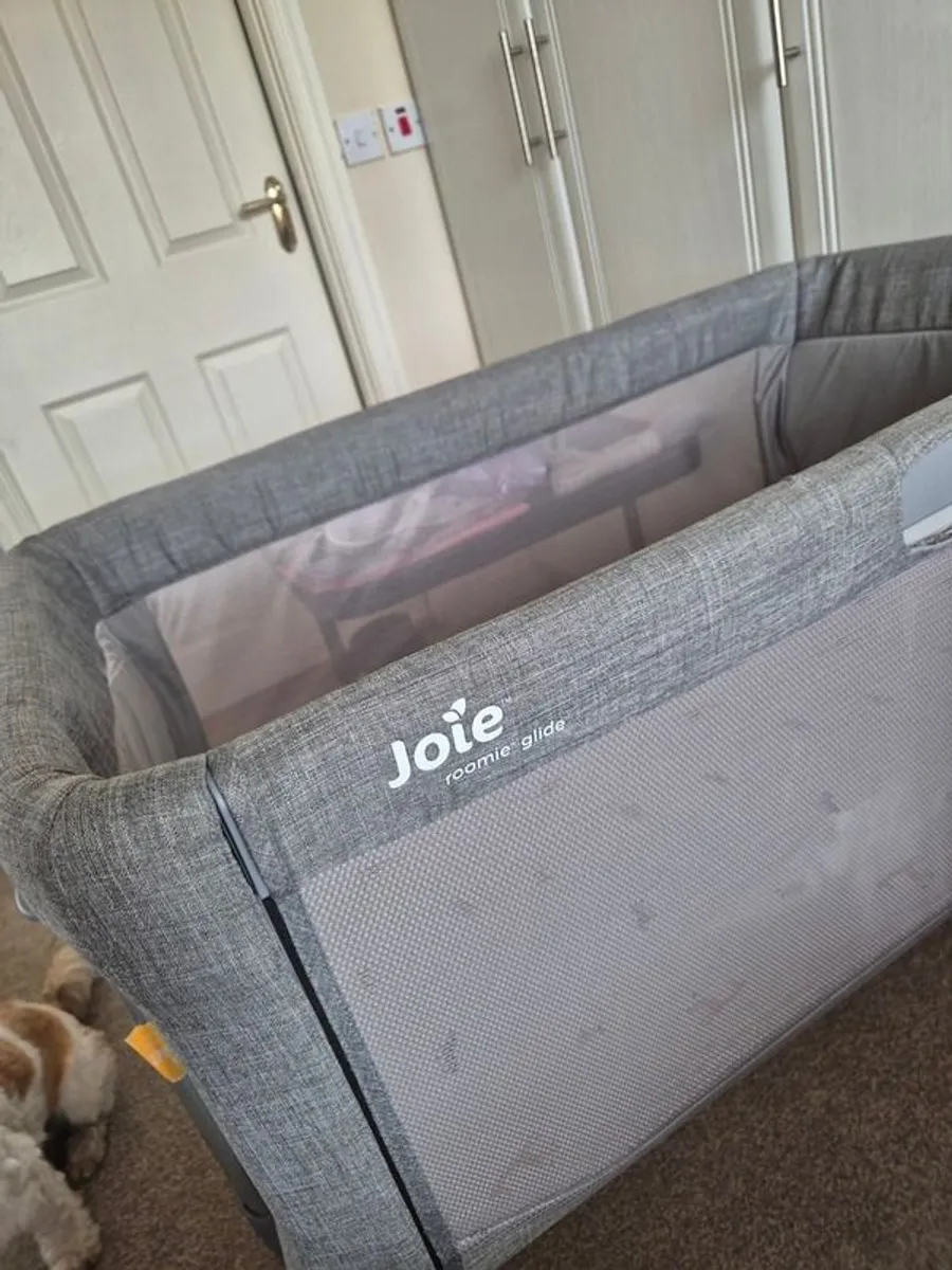 Joie Roomie Co-Sleeper Crib  Excellent Condition - Image 3