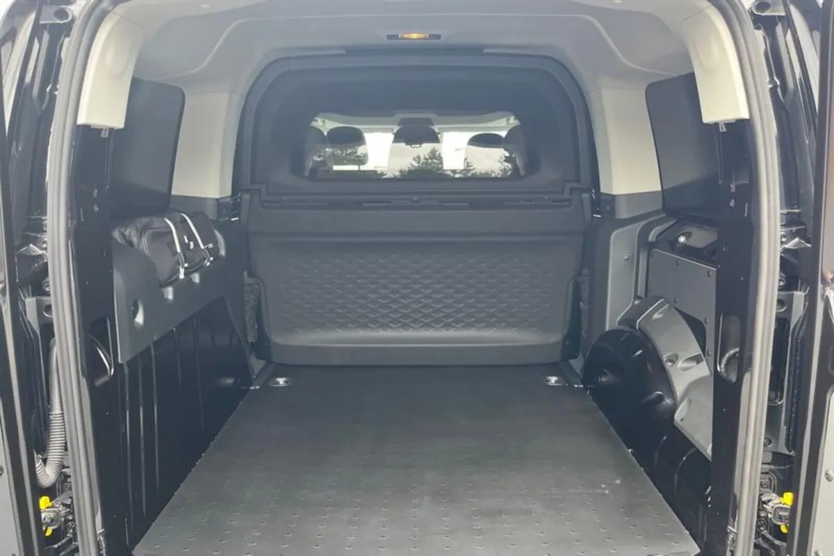 Ford Transit Connect 250 Active AUTO L2 LWB FlexCa - Image 4
