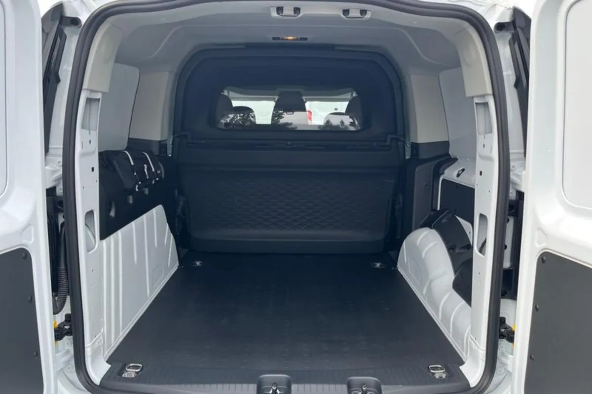 Ford Transit Connect 250 Active AUTO L2 LWB FlexCa - Image 4