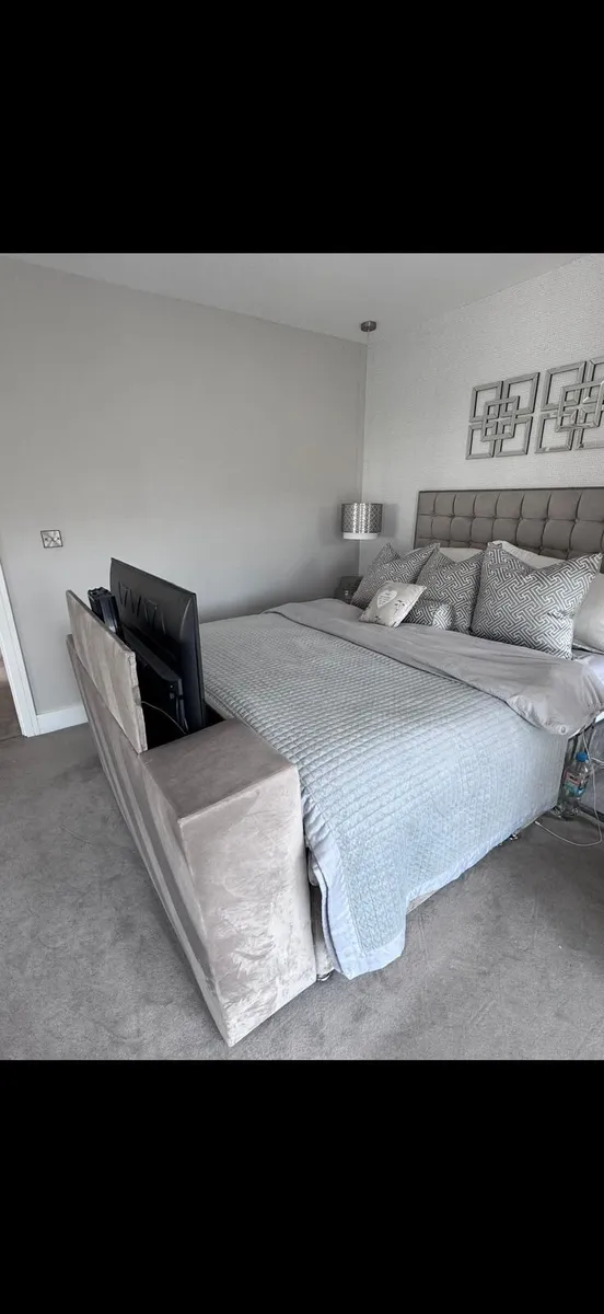 King size TV bed - Image 1