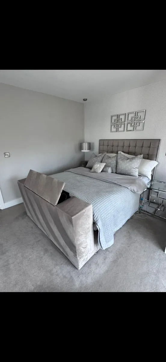 King size TV bed - Image 2