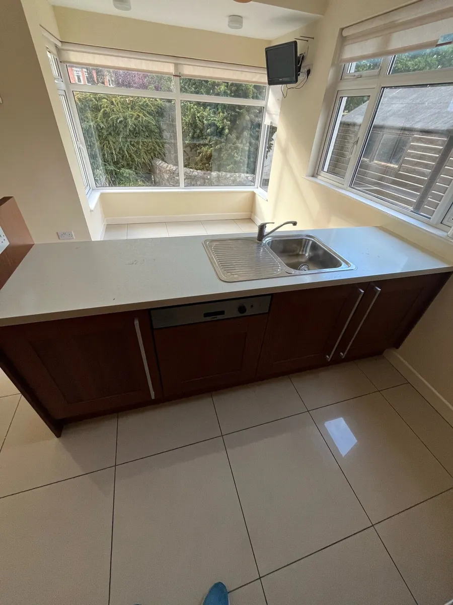 Kitchen units, 2 ovens, 2 microwave & dishwasher - Image 2