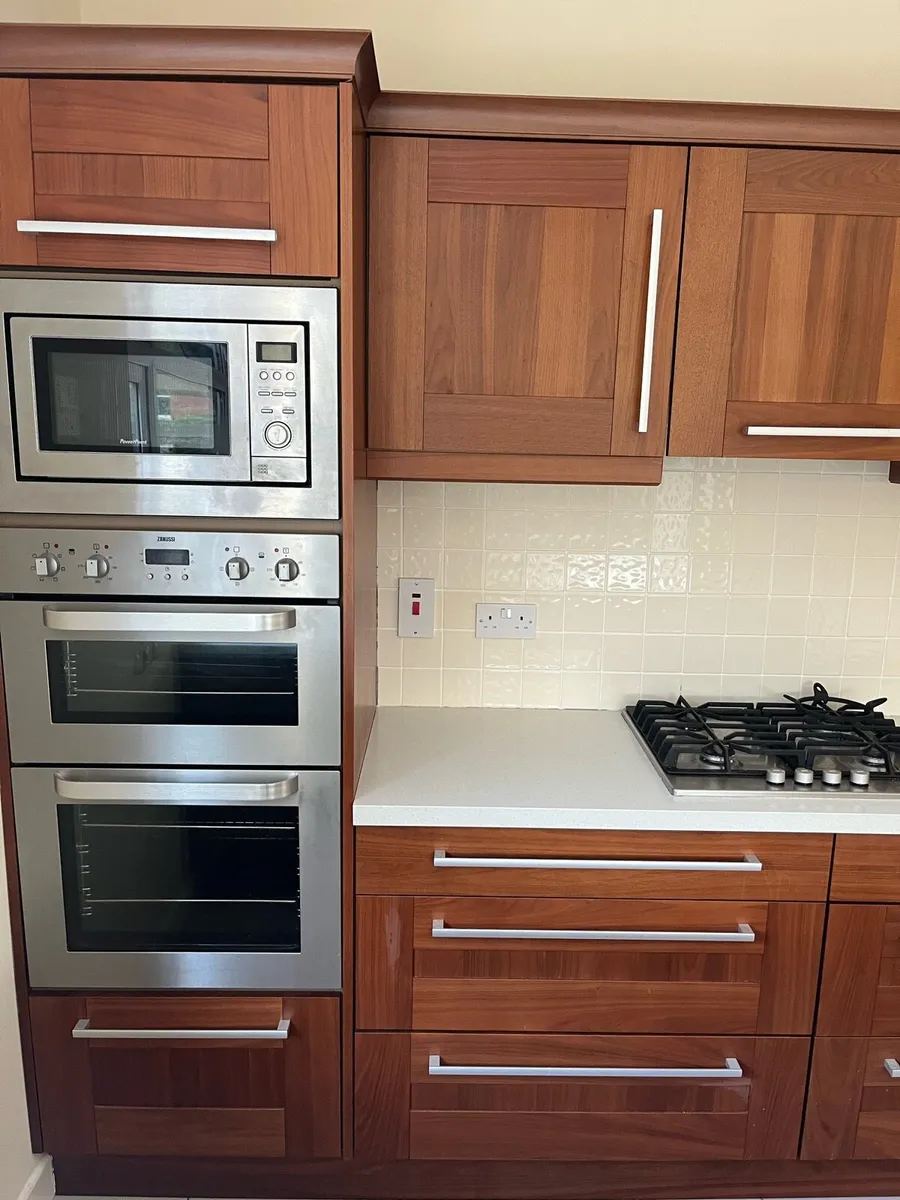 Kitchen units, 2 ovens, 2 microwave & dishwasher - Image 4