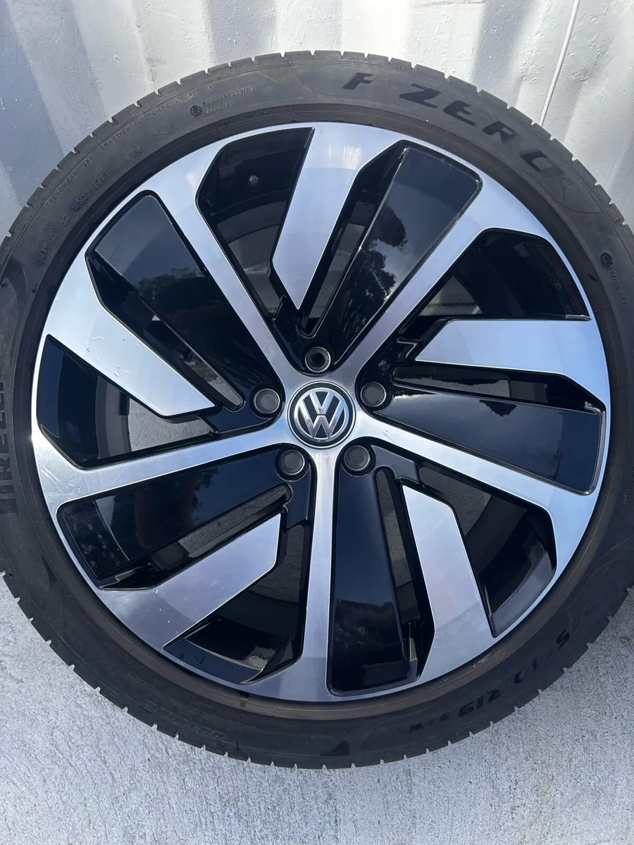 Genuine Volkswagen R Montevideo 19” Alloy Wheels - Image 3