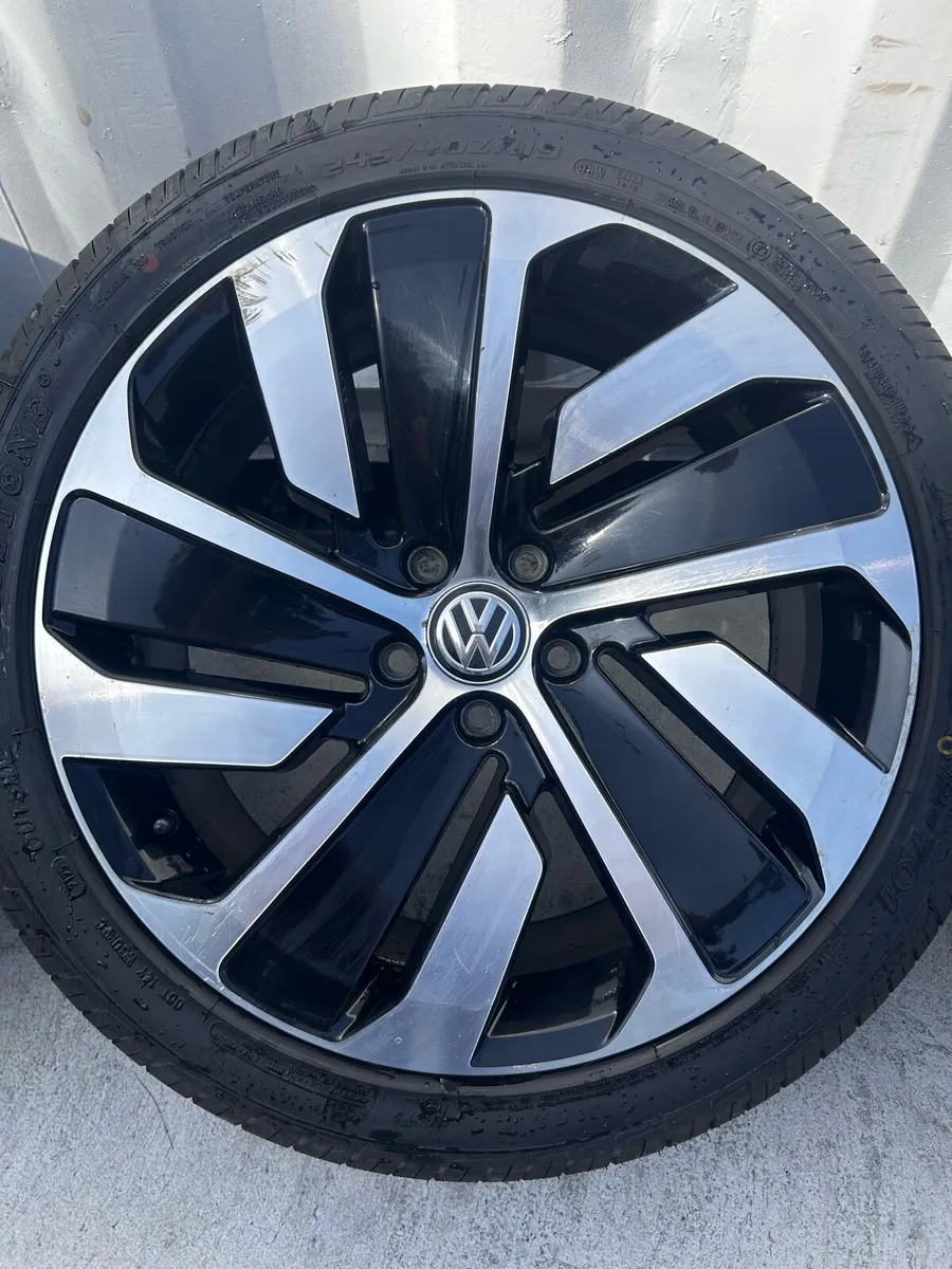 Genuine Volkswagen R Montevideo 19” Alloy Wheels - Image 4