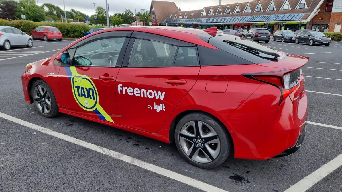 Toyata Prius  Saloon Taxi 191 - Image 2
