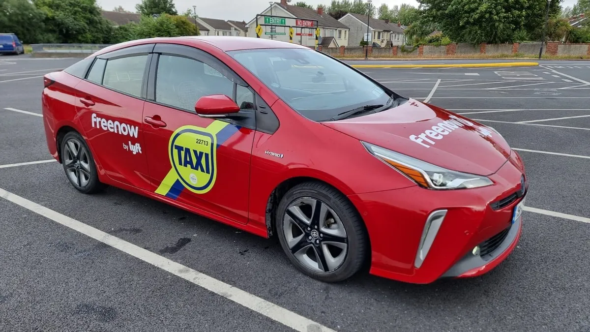 Toyata Prius  Saloon Taxi 191 - Image 3