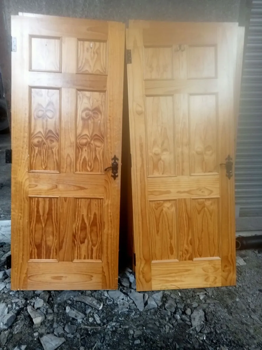 Red deal doors - Image 1
