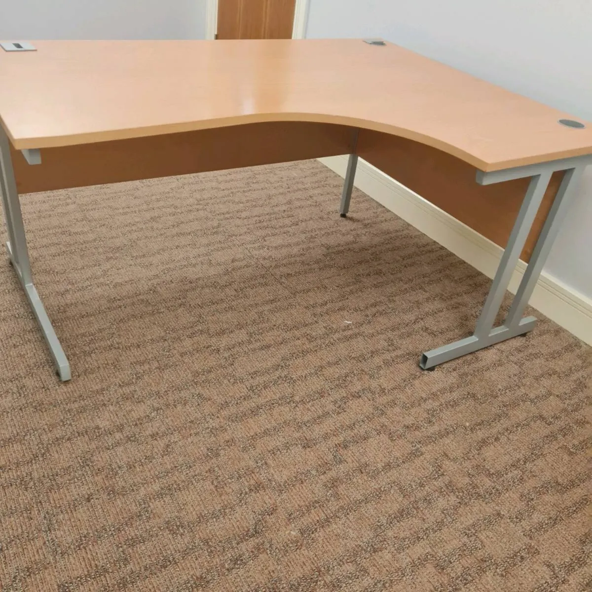 Beech managers corner office desk - Image 2