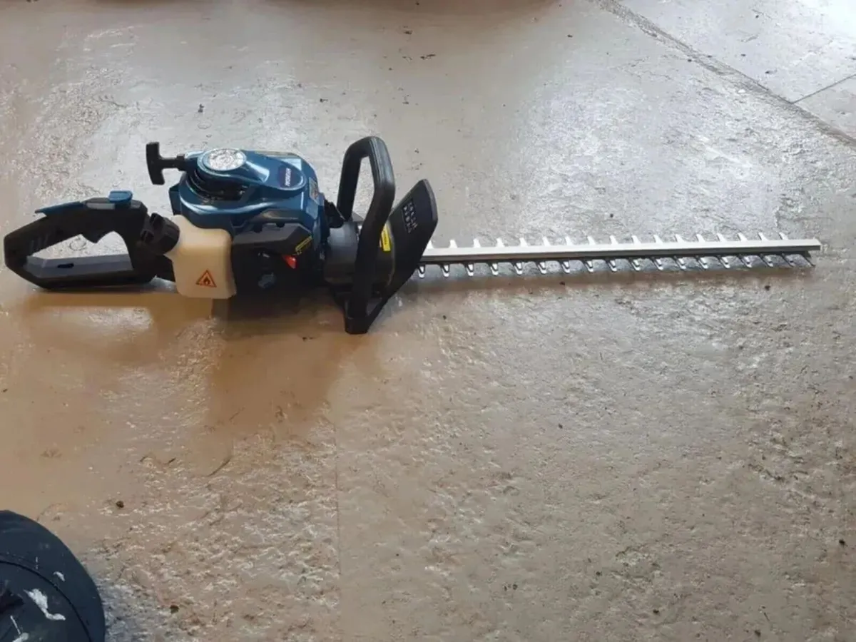 HYUNDAI PETROL HEDGETRIMMER - FOR SALE - Image 4